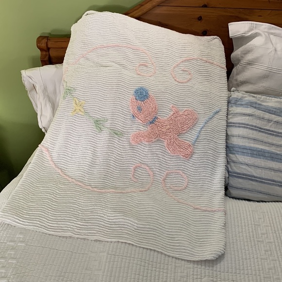 Vintage chenille baby bedspread with animal and floral motifs. - Picture 6 of 8